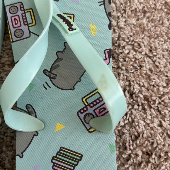 Pushin flip-flops, size medium - Picture 2 of 4